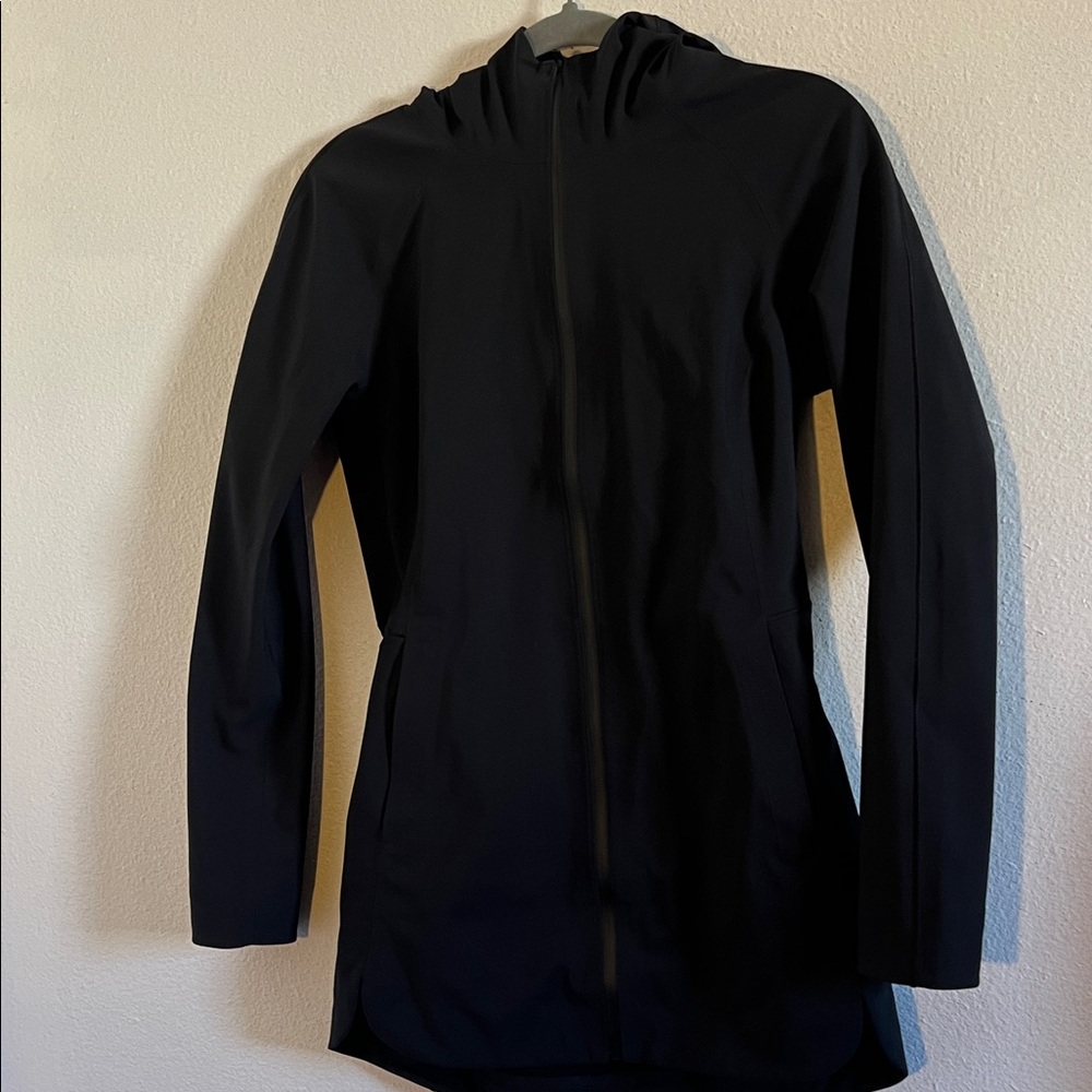 Lululemon Women's Black Hooded Jacket